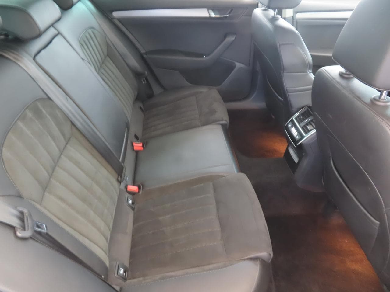 2016 Škoda SUPERB - 13