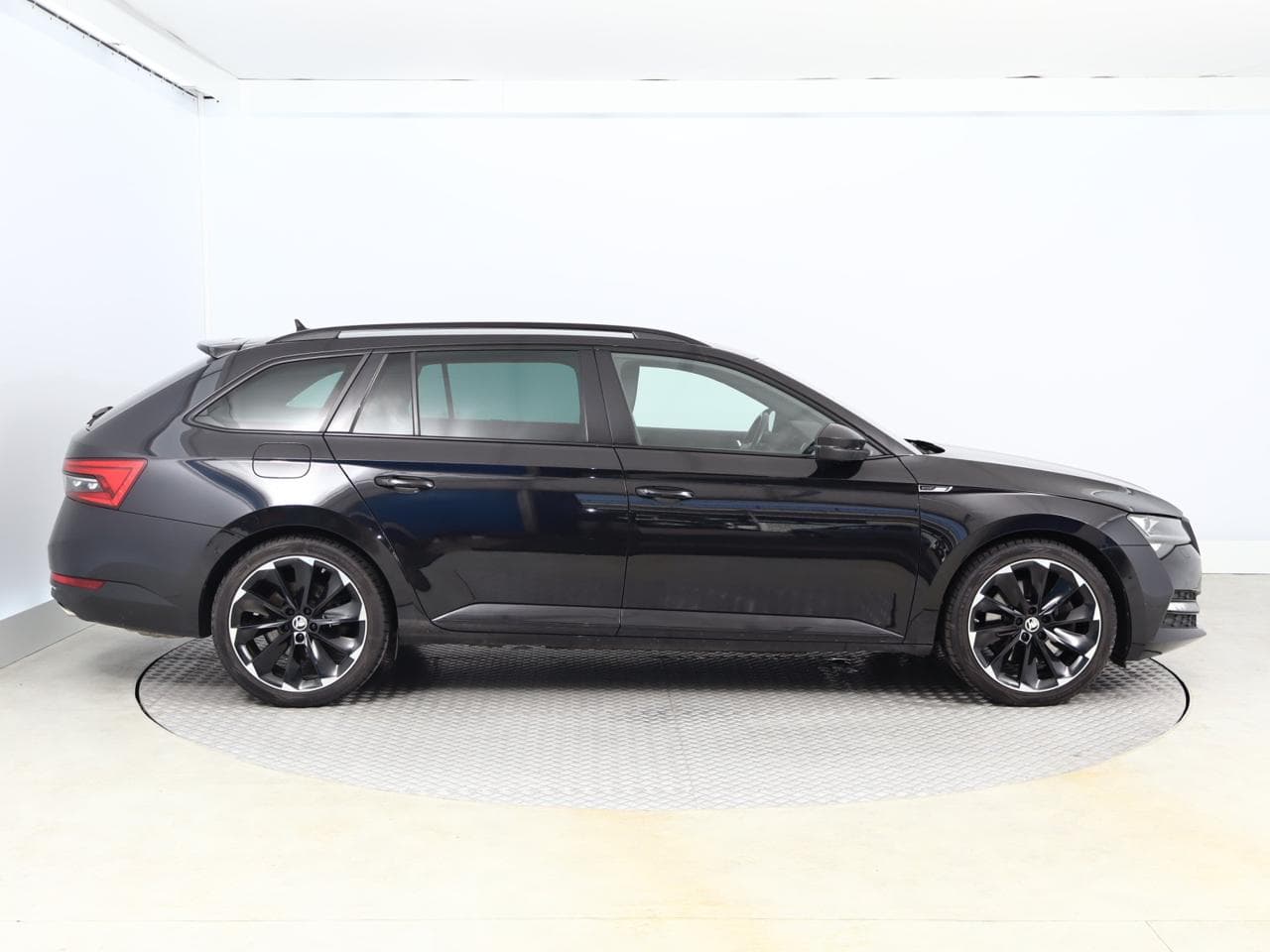 2021 Škoda SUPERB - 8