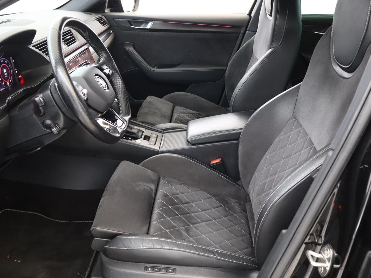 2021 Škoda SUPERB - 14