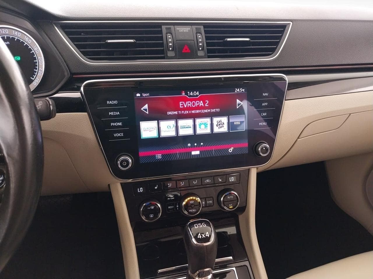 2018 Škoda SUPERB - 18