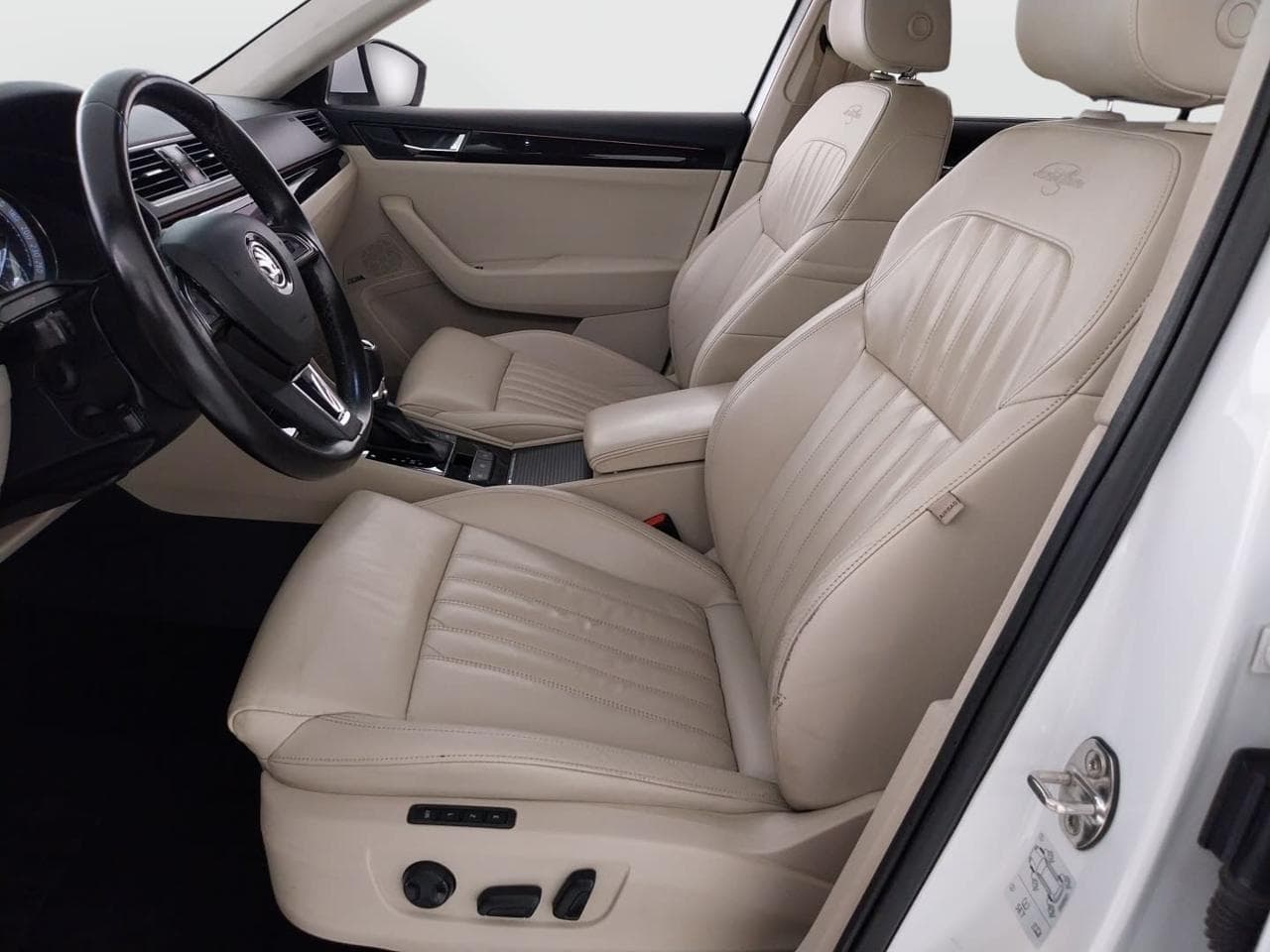 2018 Škoda SUPERB - 16