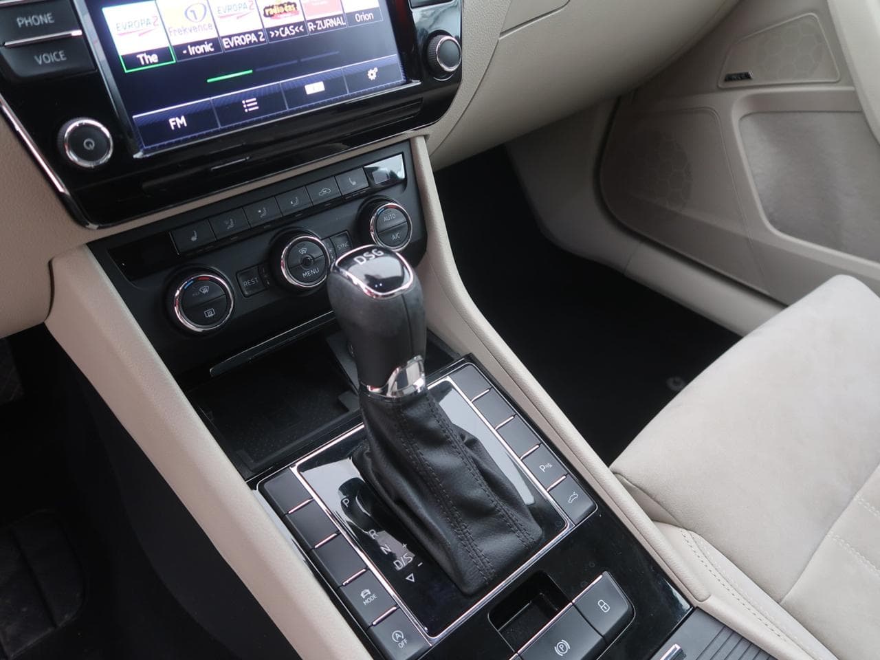 2016 Škoda SUPERB - 17
