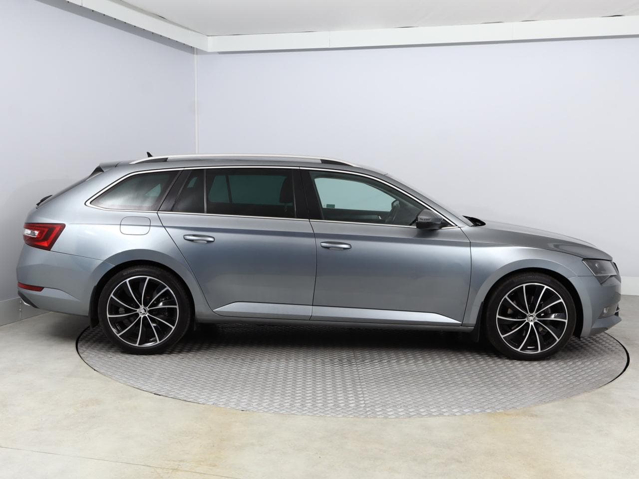 2016 Škoda SUPERB - 8