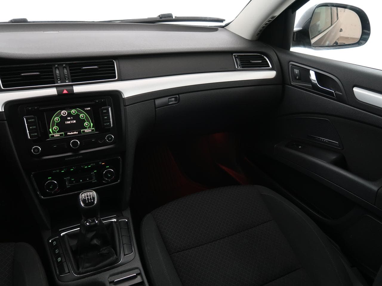 2014 Škoda SUPERB - 11