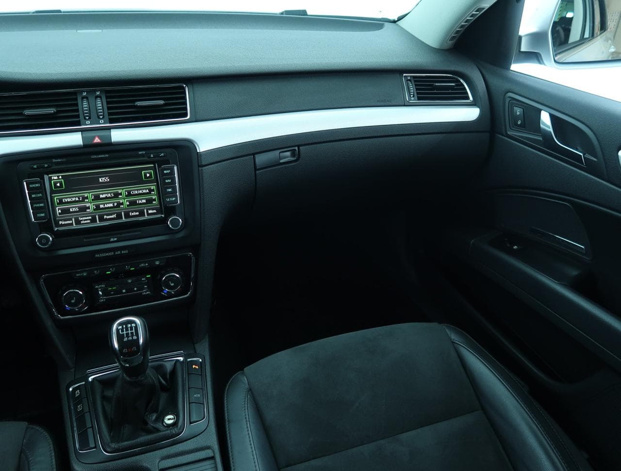 2011 Škoda SUPERB - 11