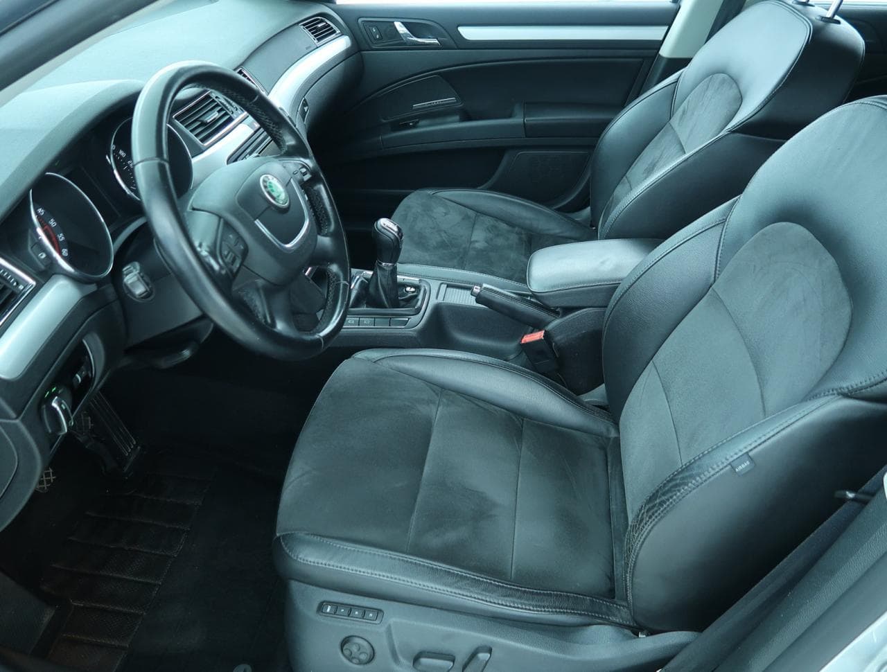 2011 Škoda SUPERB - 16