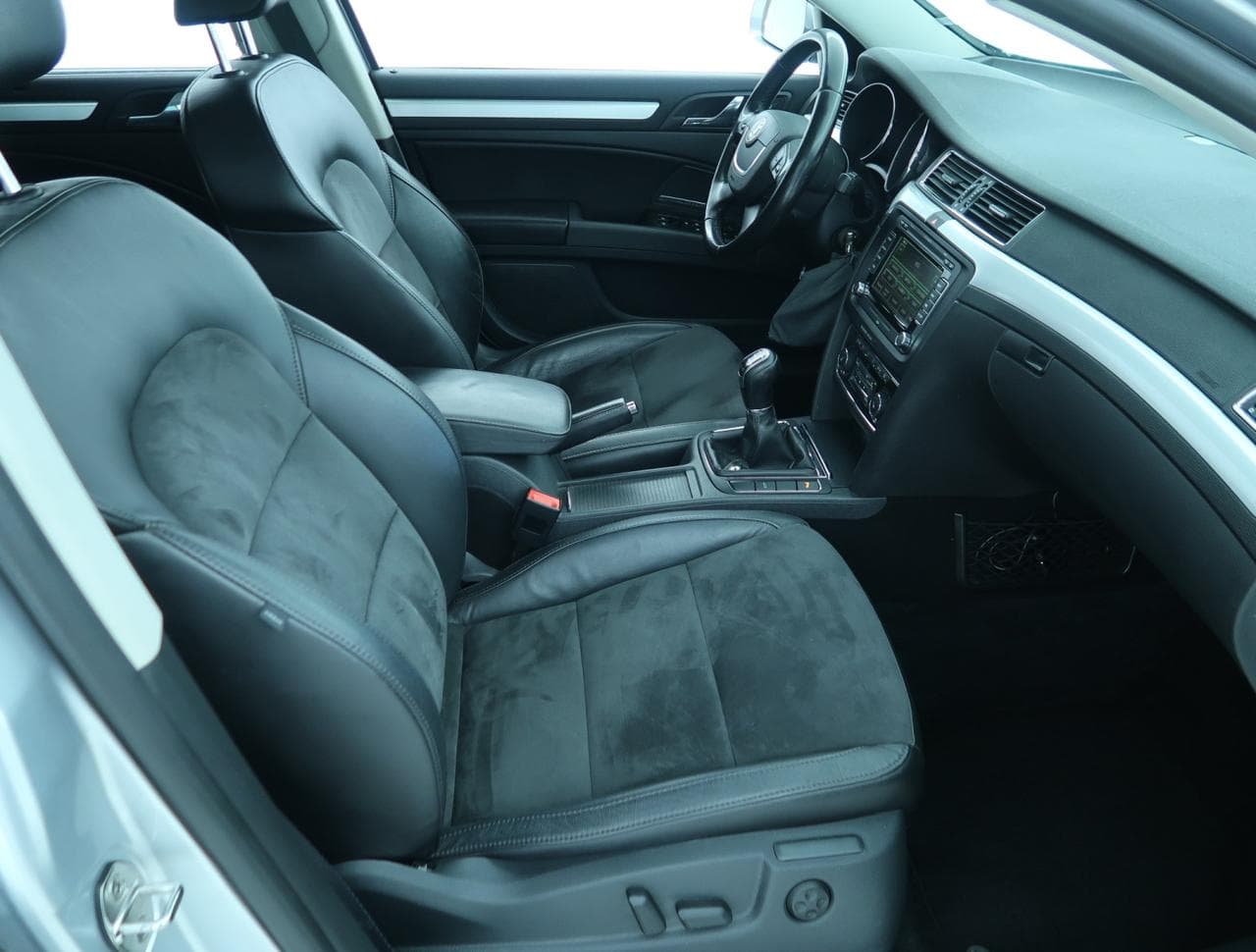 2011 Škoda SUPERB - 12