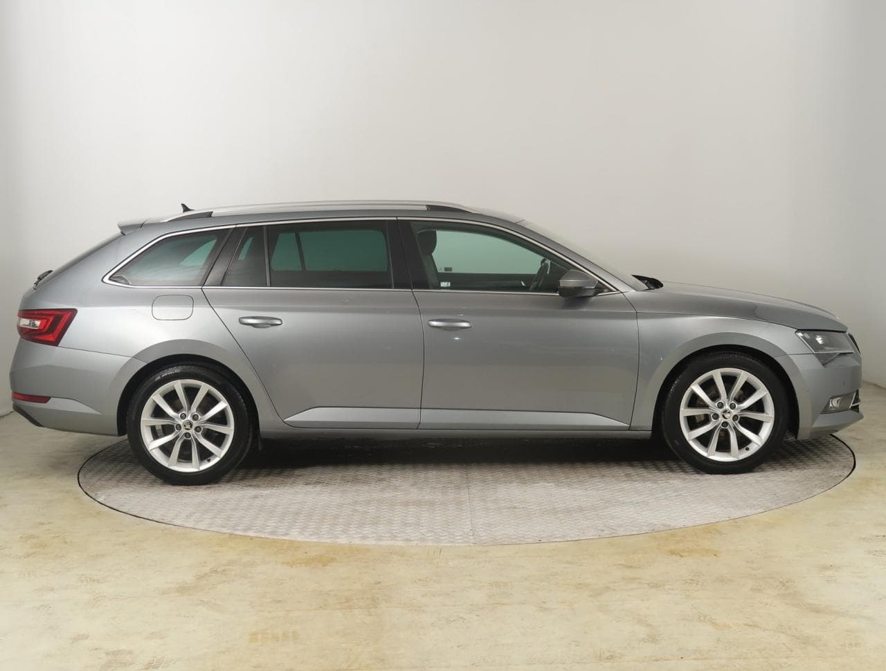 2017 Škoda SUPERB - 8