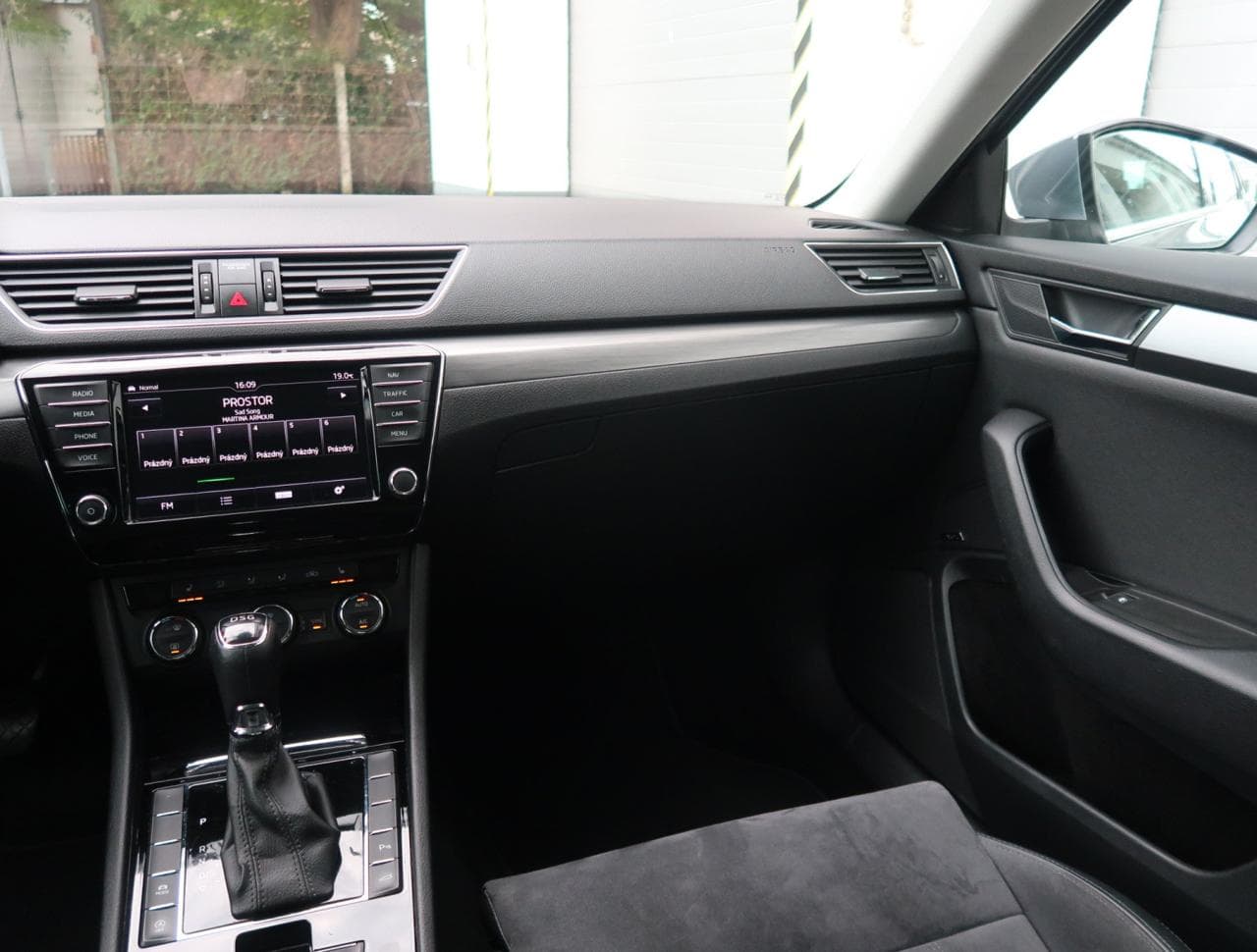 2017 Škoda SUPERB - 11