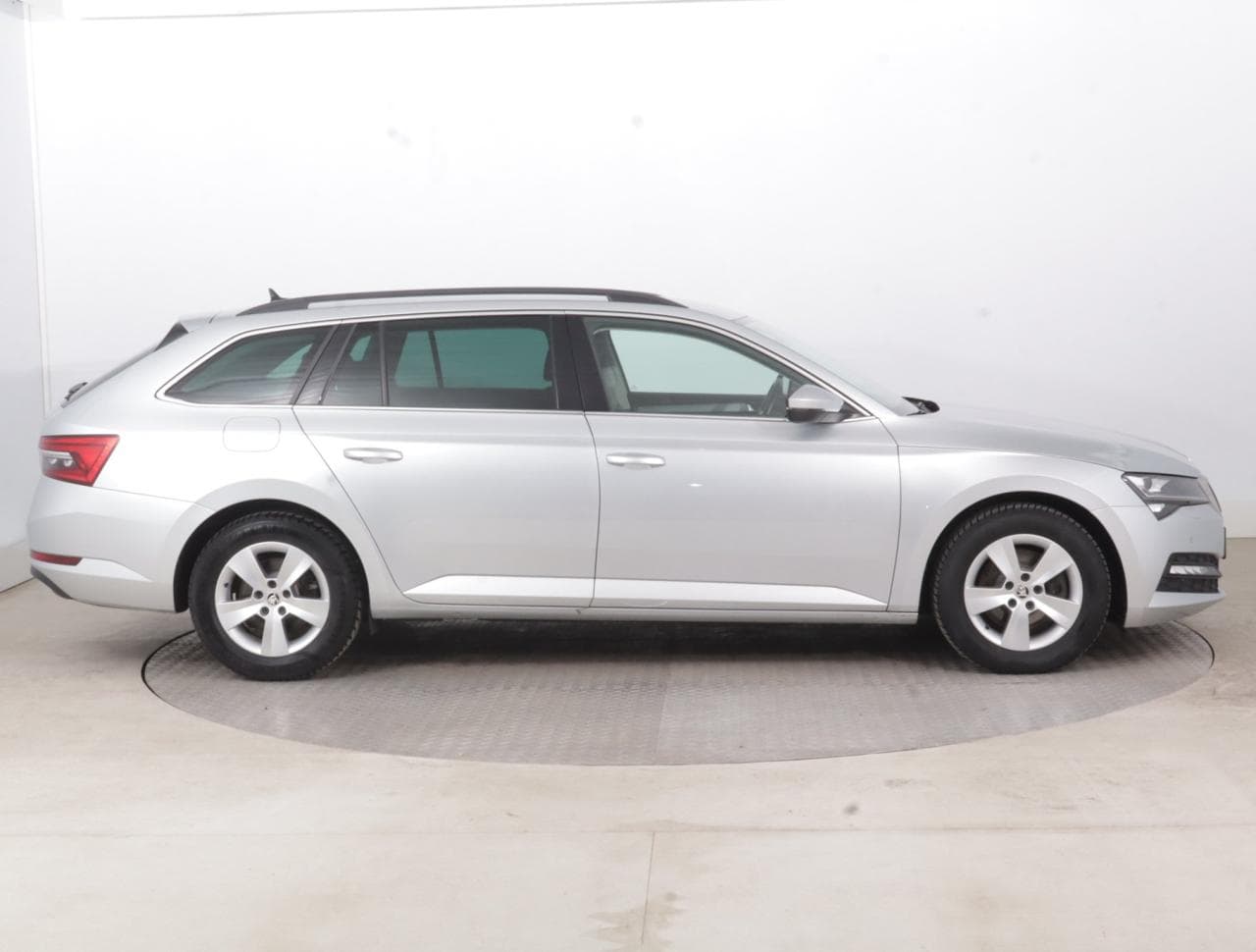 2021 Škoda SUPERB - 8