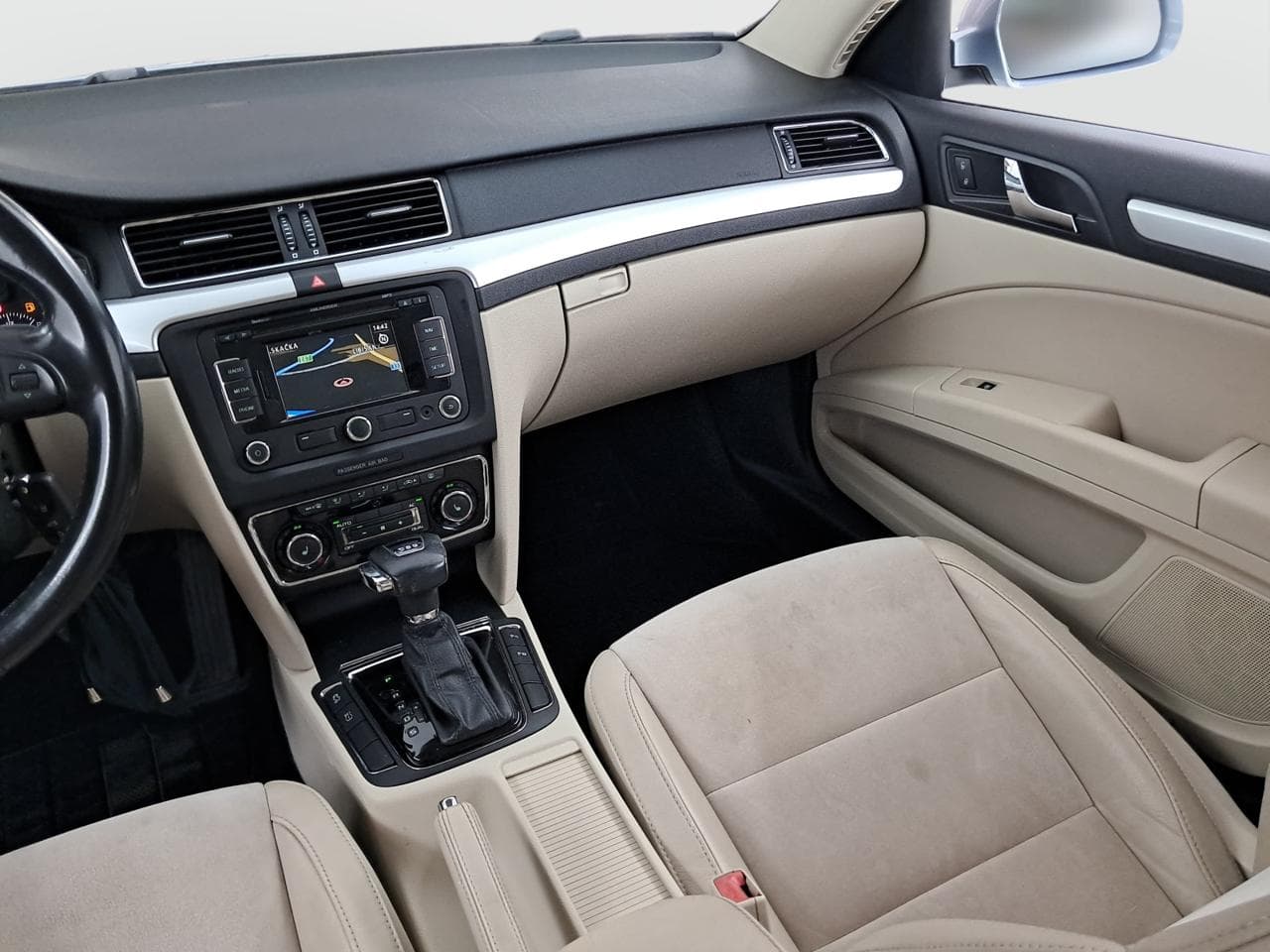 2011 Škoda SUPERB - 11