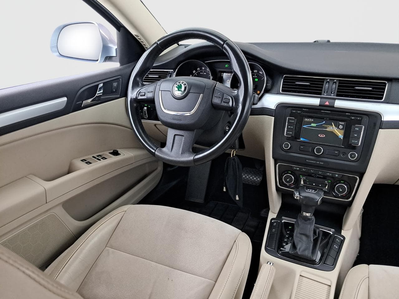 2011 Škoda SUPERB - 9