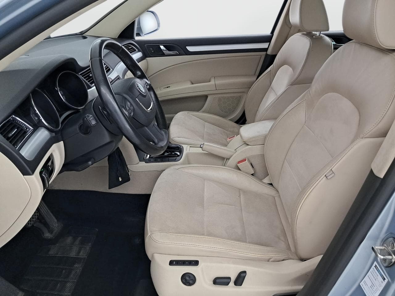 2011 Škoda SUPERB - 16