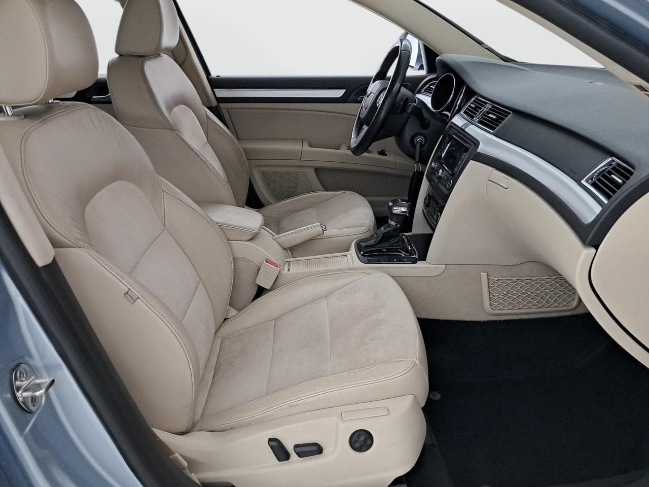 2011 Škoda SUPERB - 12