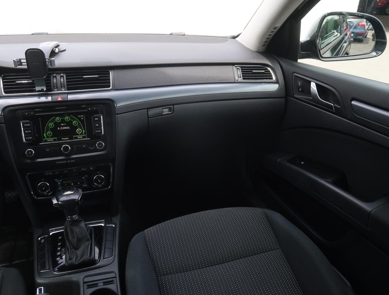2011 Škoda SUPERB - 11