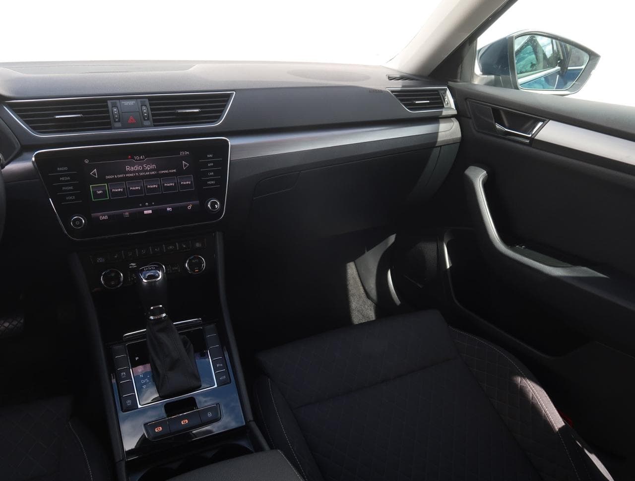 2019 Škoda SUPERB - 11