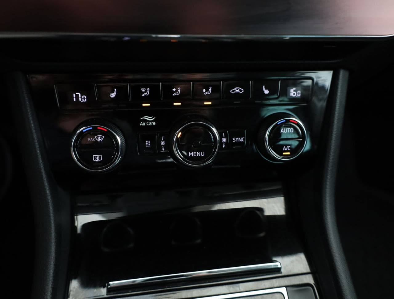 2018 Škoda SUPERB - 16