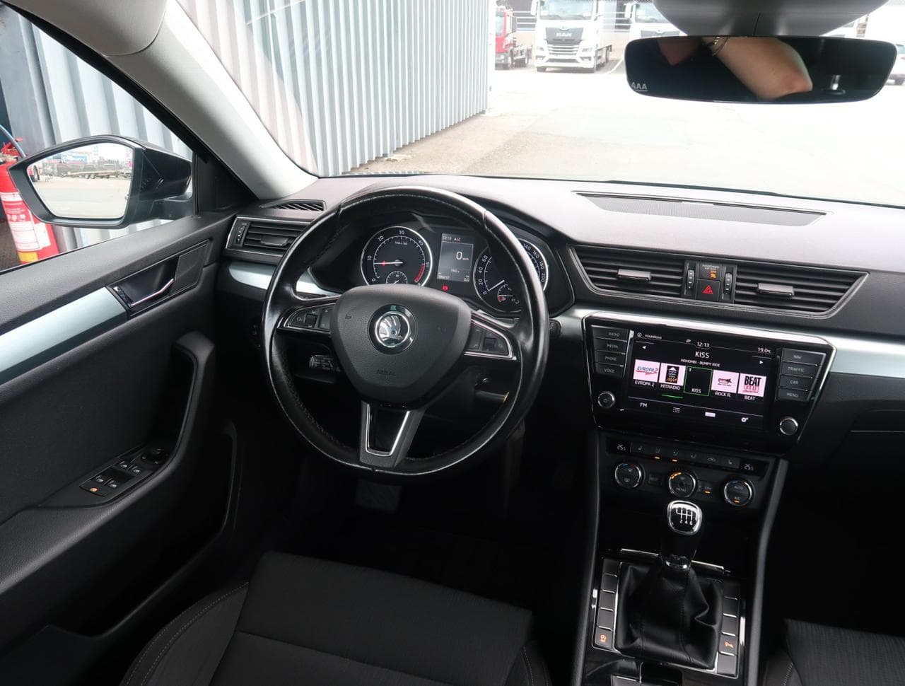 2017 Škoda SUPERB - 9