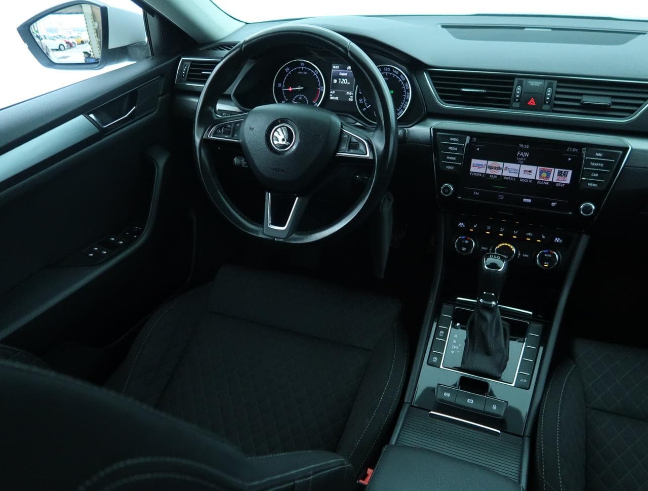 2017 Škoda SUPERB - 9