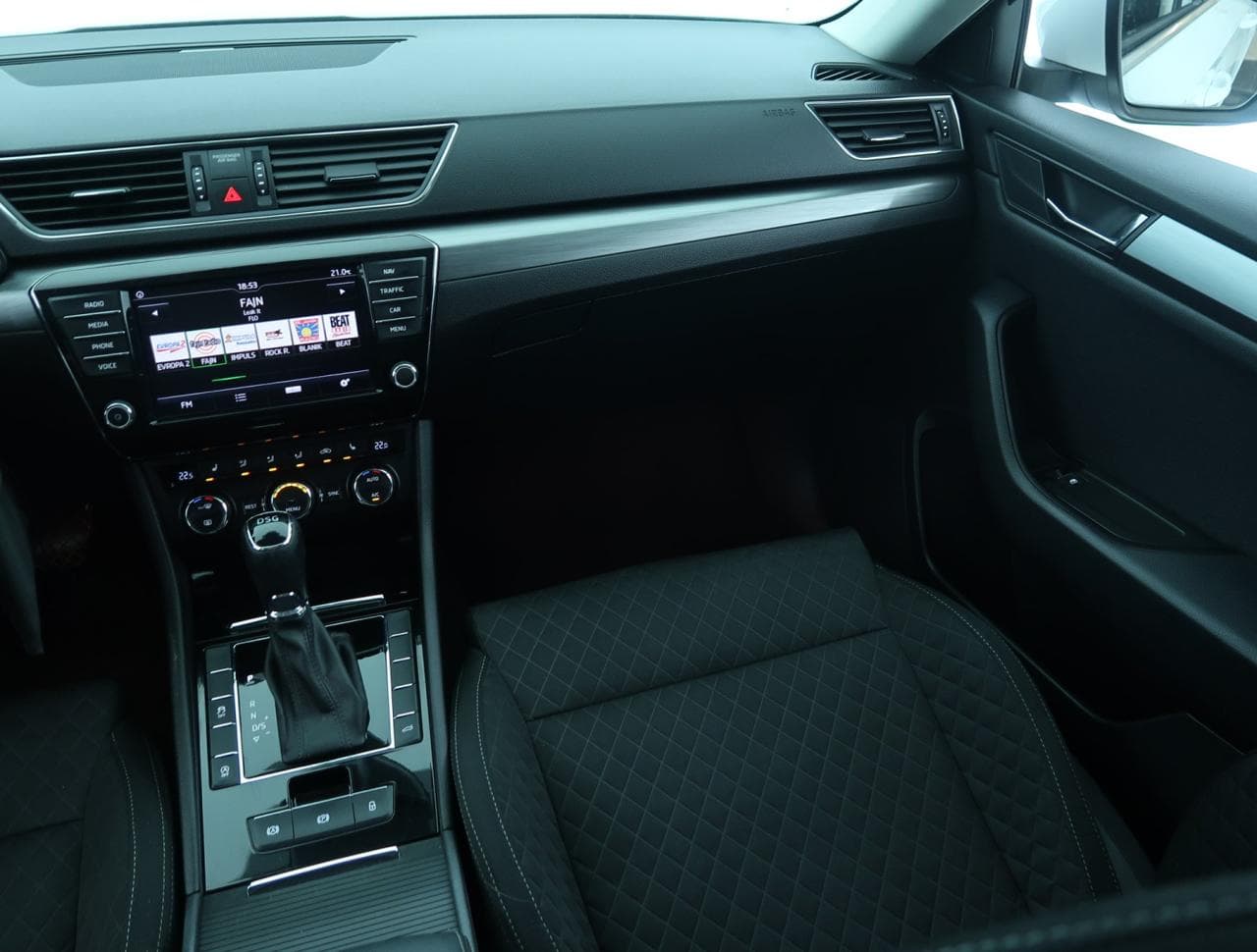 2017 Škoda SUPERB - 11