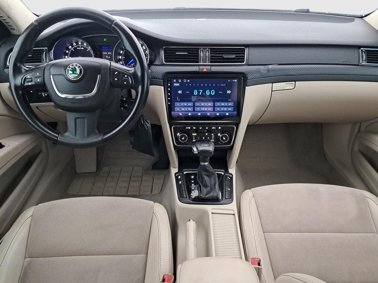 2011 Škoda SUPERB - 11
