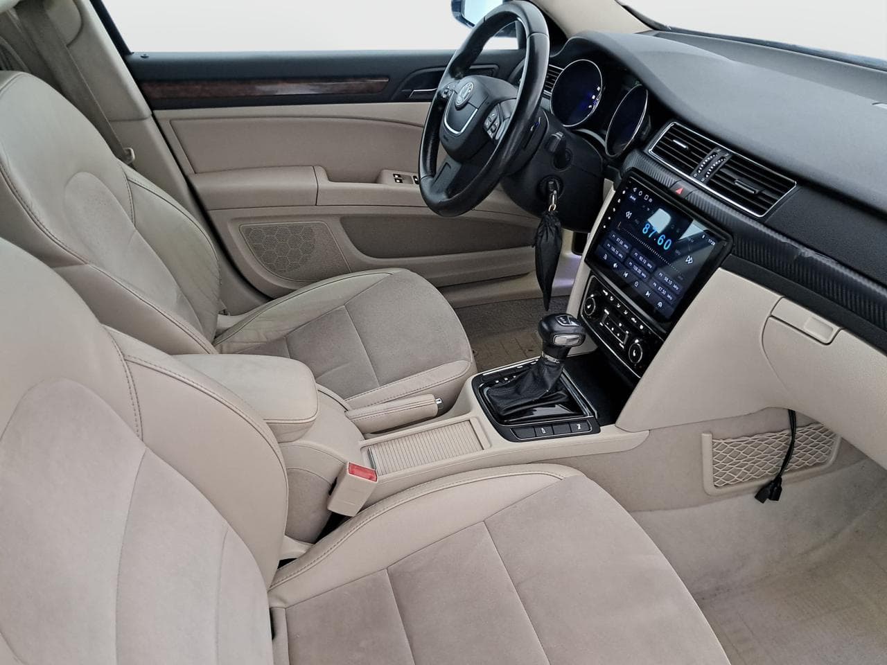 2011 Škoda SUPERB - 12