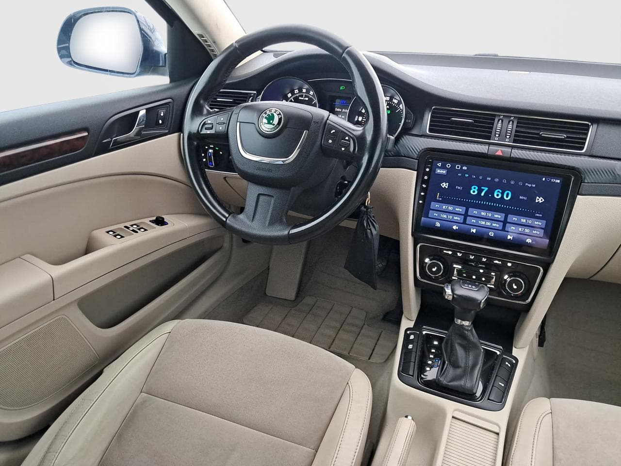 2011 Škoda SUPERB - 10