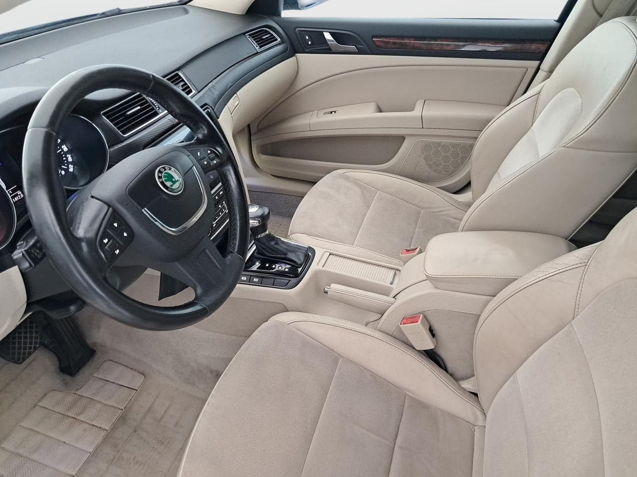 2011 Škoda SUPERB - 16