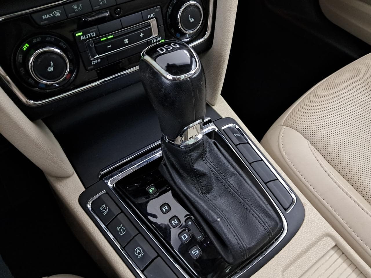 2014 Škoda SUPERB - 19