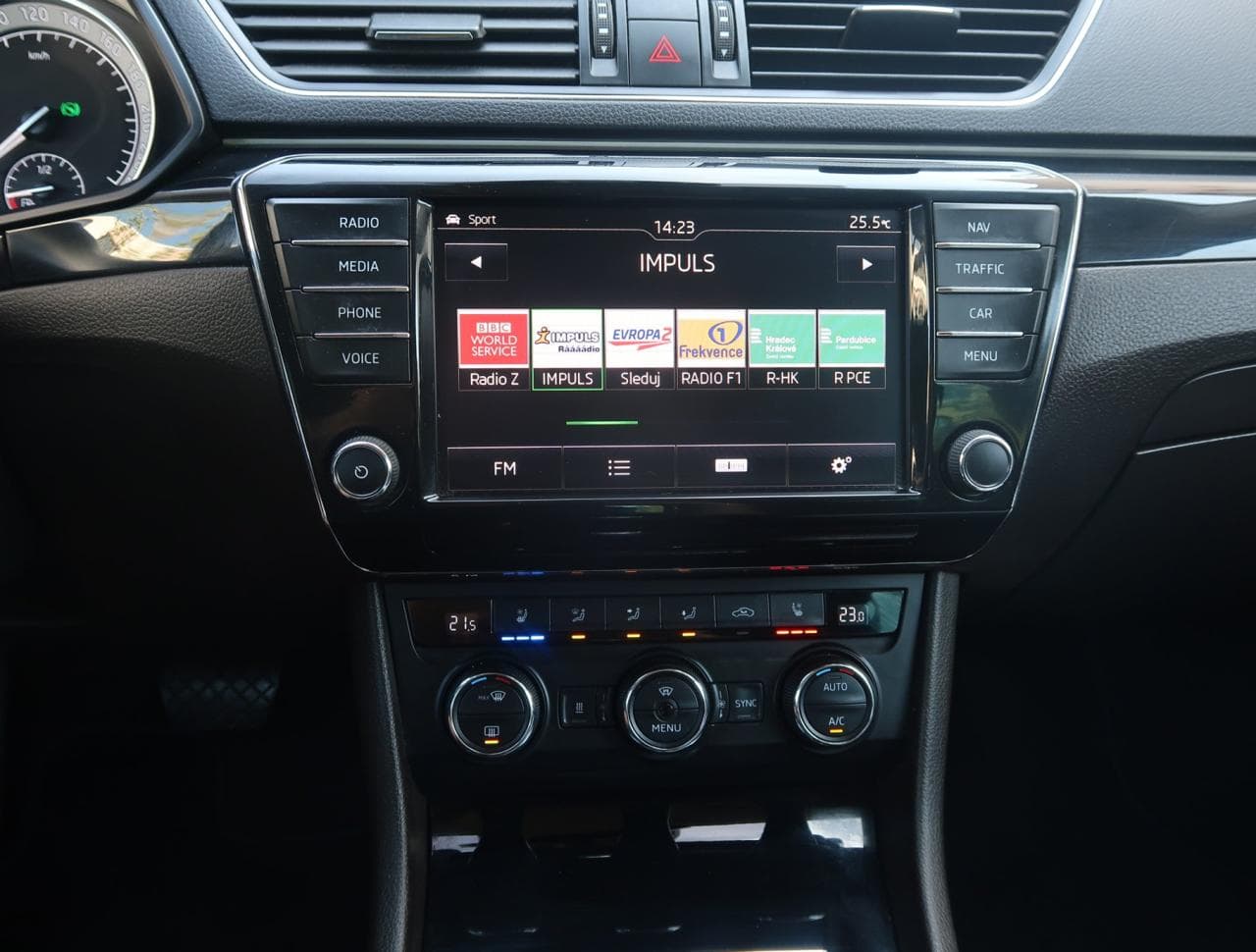 2016 Škoda SUPERB - 18