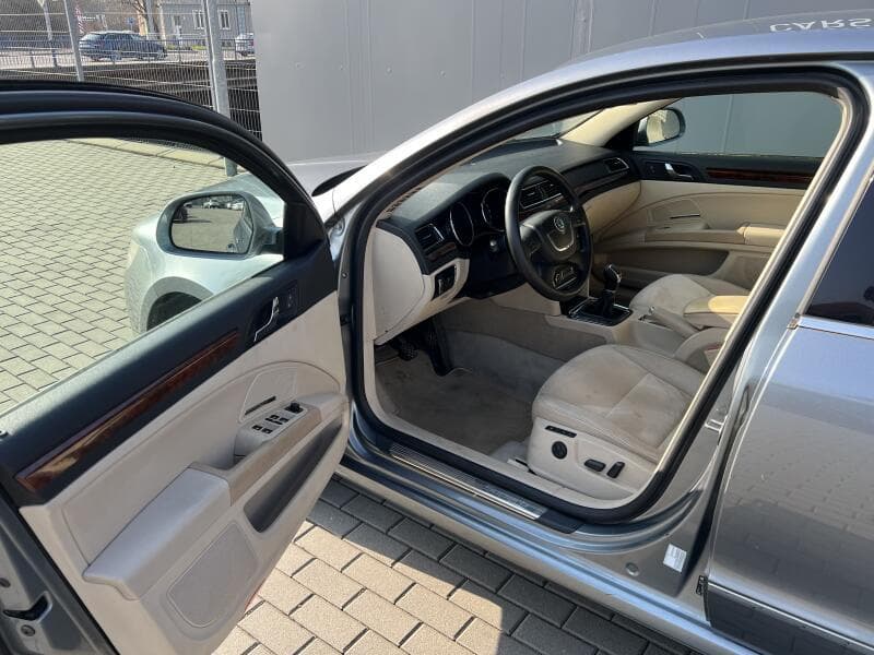 2009 Škoda SUPERB - 9