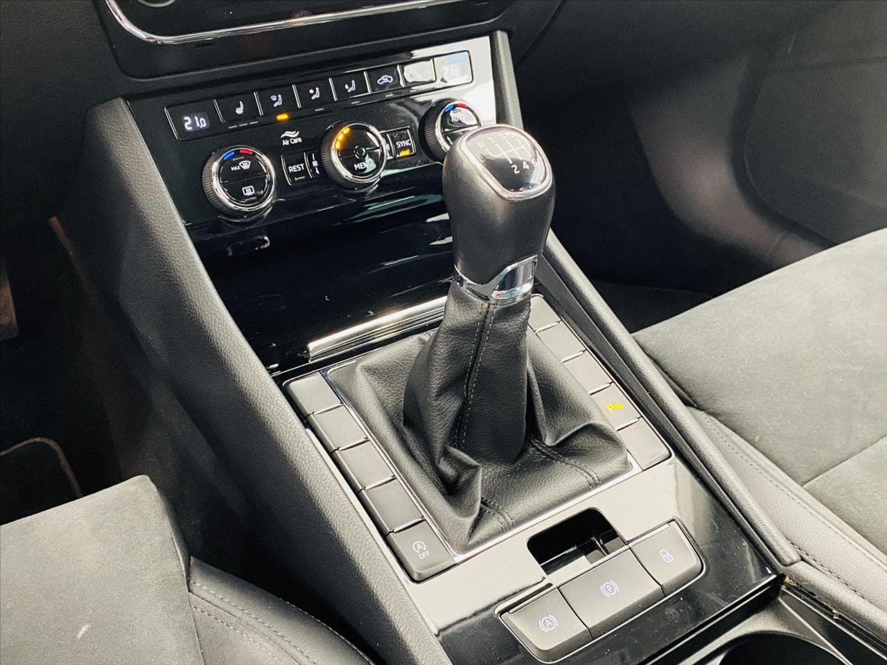 2019 Škoda SUPERB - 19