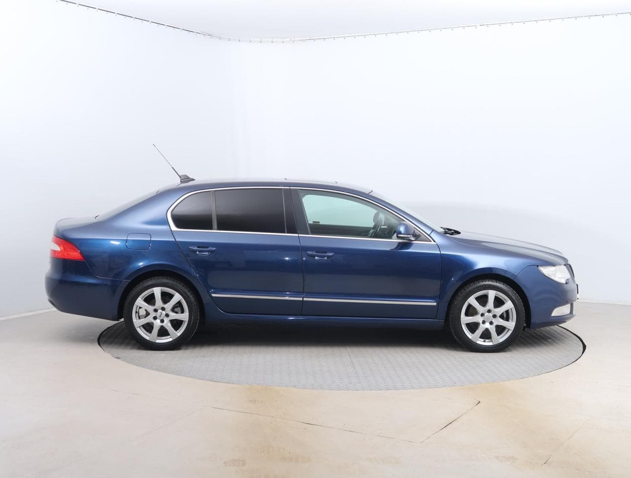 2009 Škoda SUPERB - 8