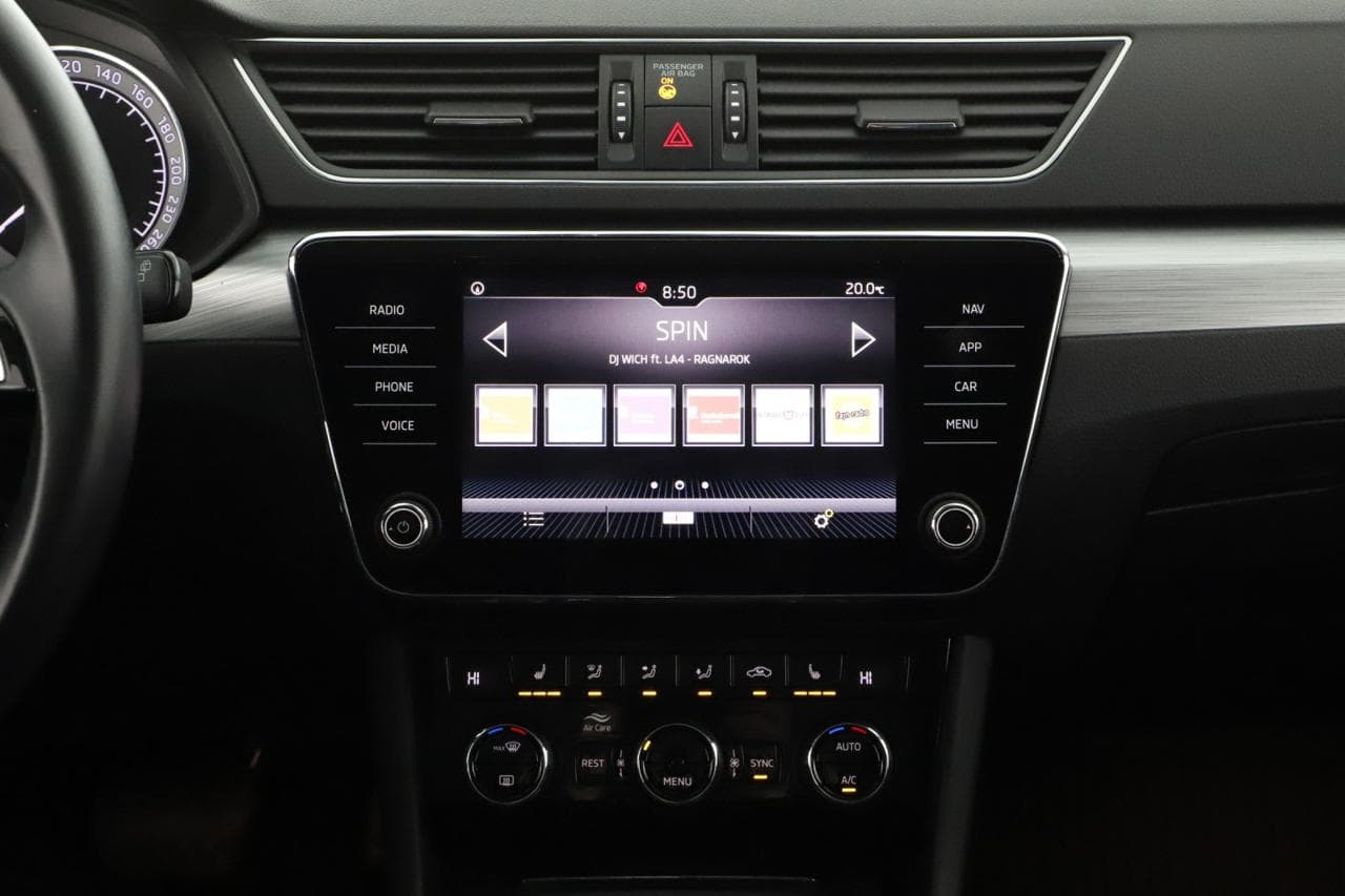2020 Škoda SUPERB - 16
