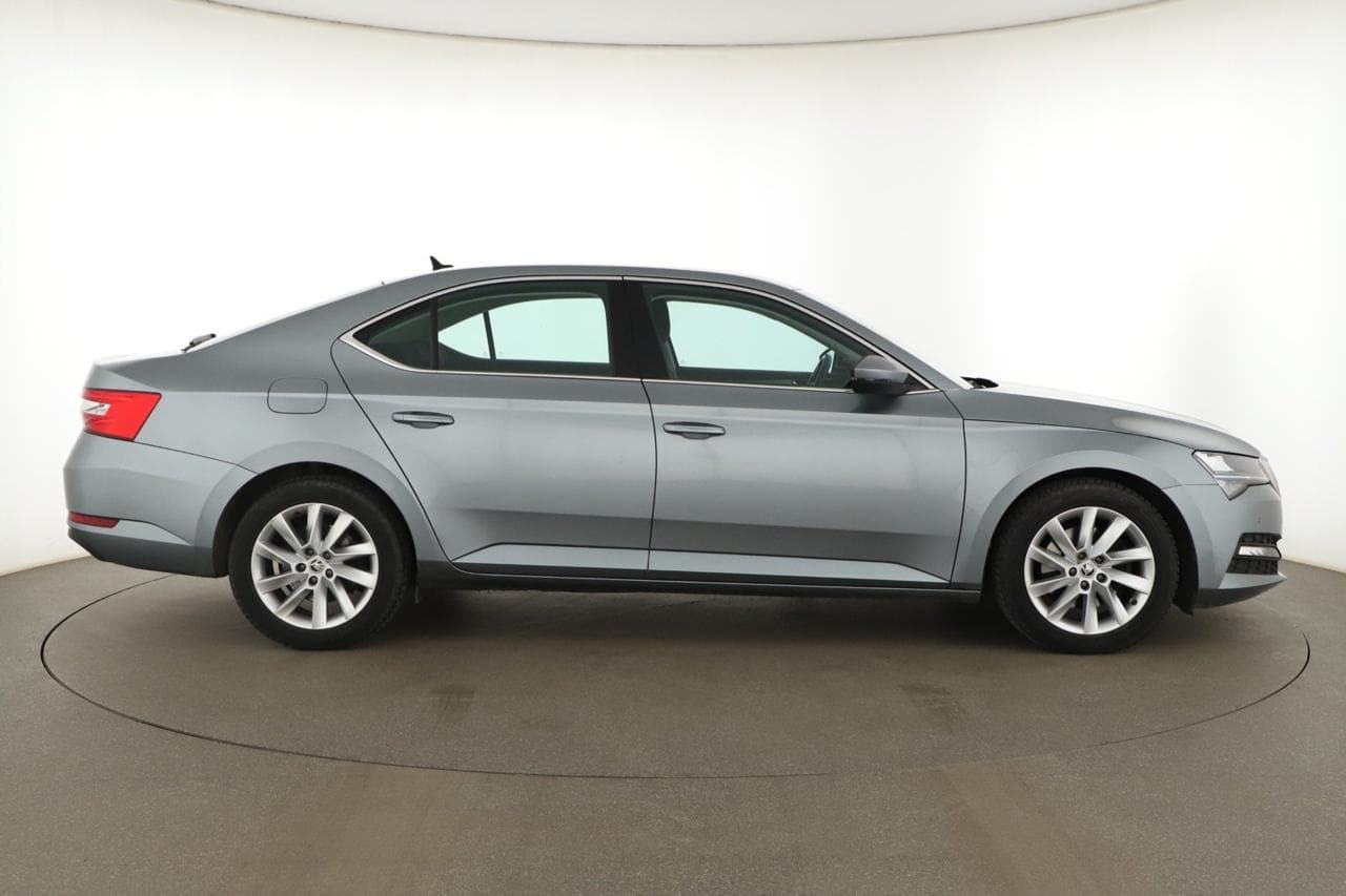 2020 Škoda SUPERB - 8