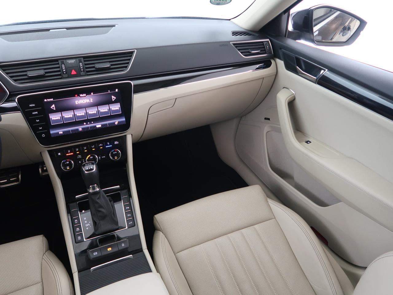 2019 Škoda Superb - 11