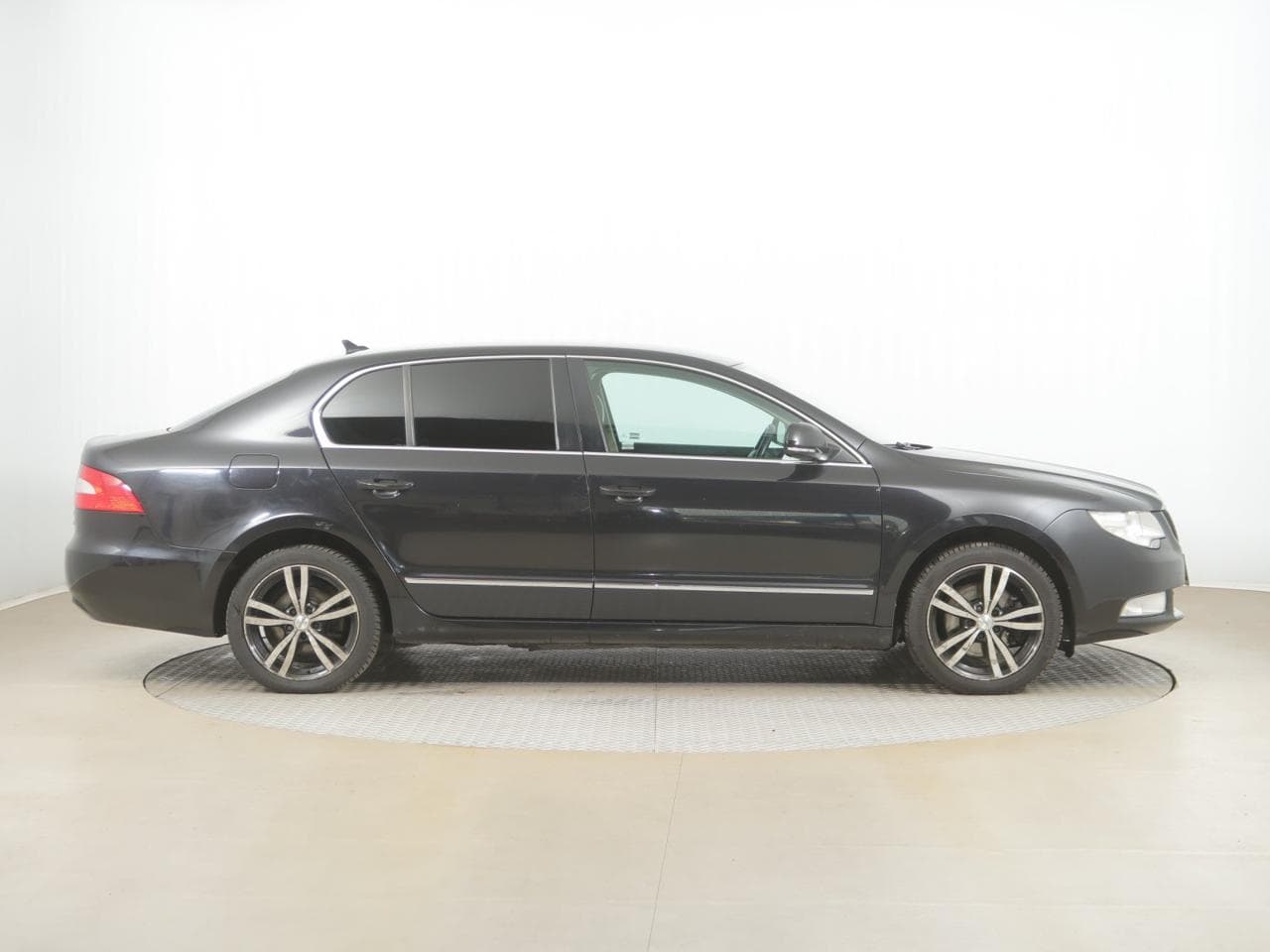 2011 Škoda Superb - 8