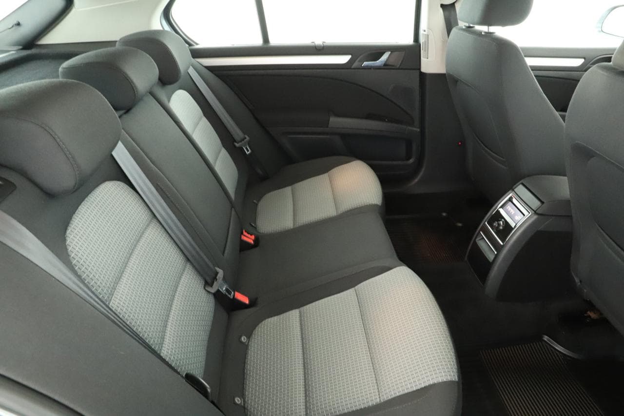 2012 Škoda Superb - 11