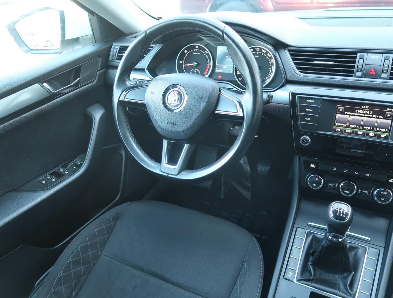 2015 Škoda SUPERB - 9