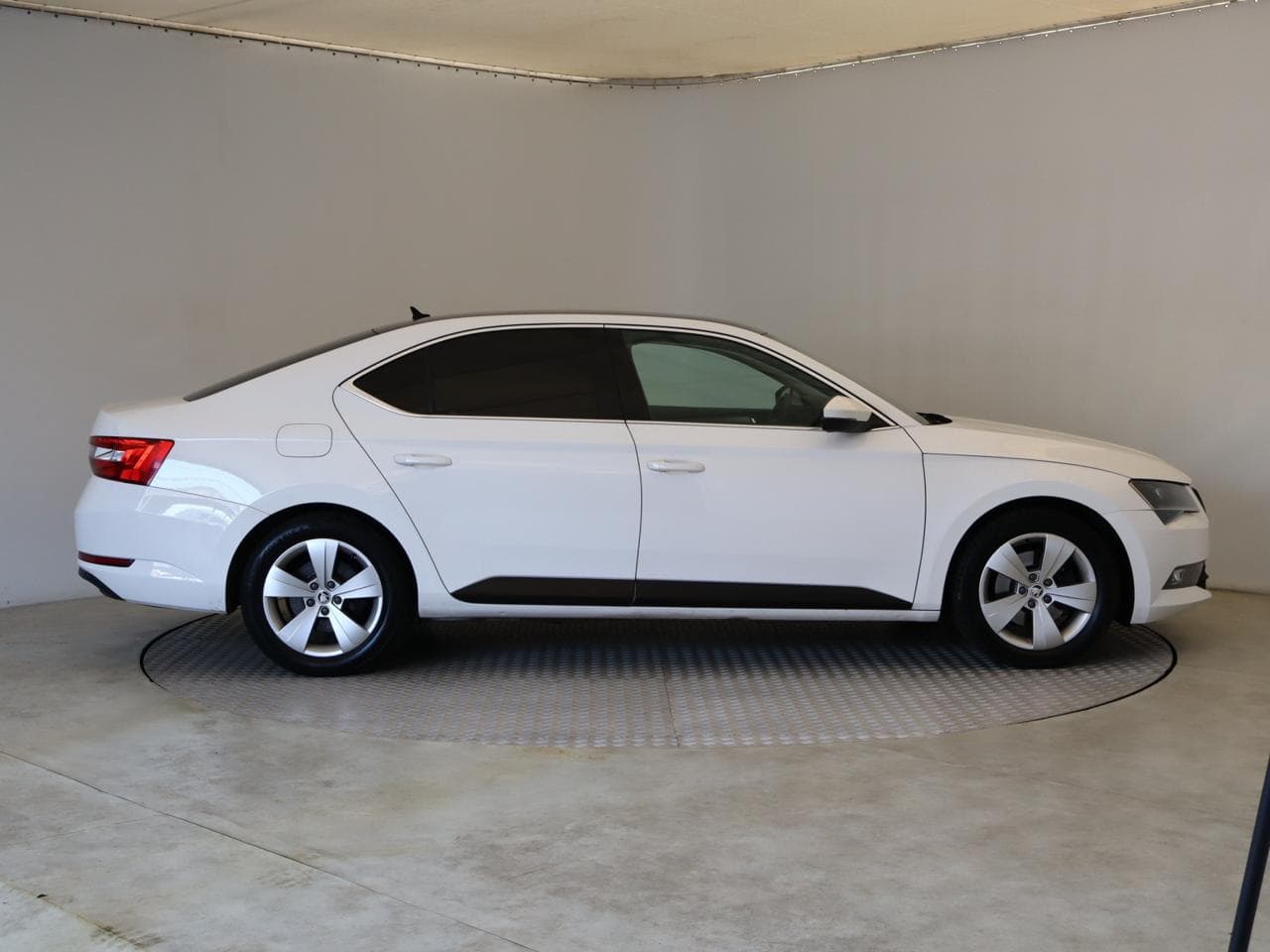 2018 Škoda SUPERB - 8