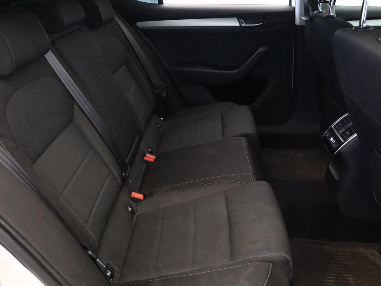 2018 Škoda SUPERB - 11