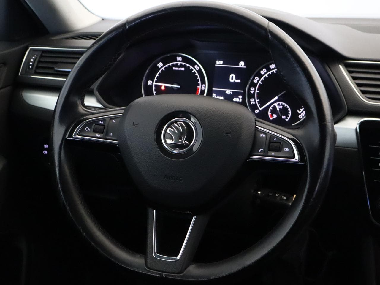 2018 Škoda SUPERB - 18
