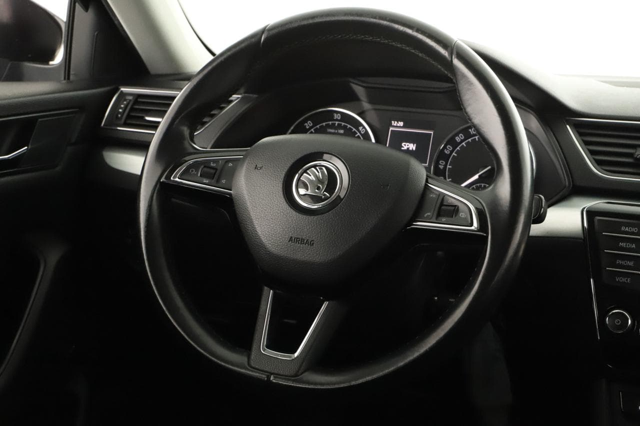 2016 Škoda SUPERB - 18
