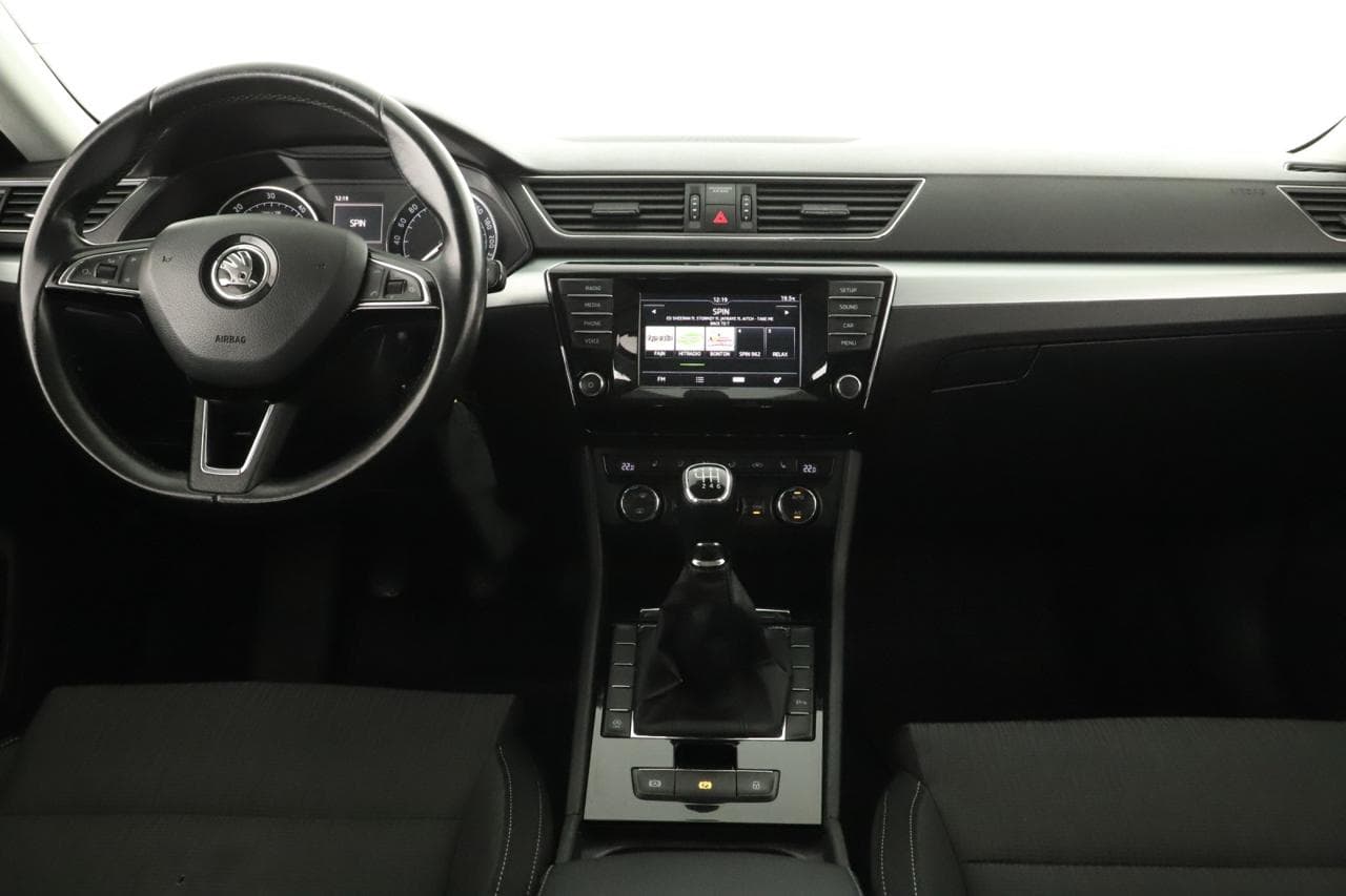 2016 Škoda SUPERB - 9