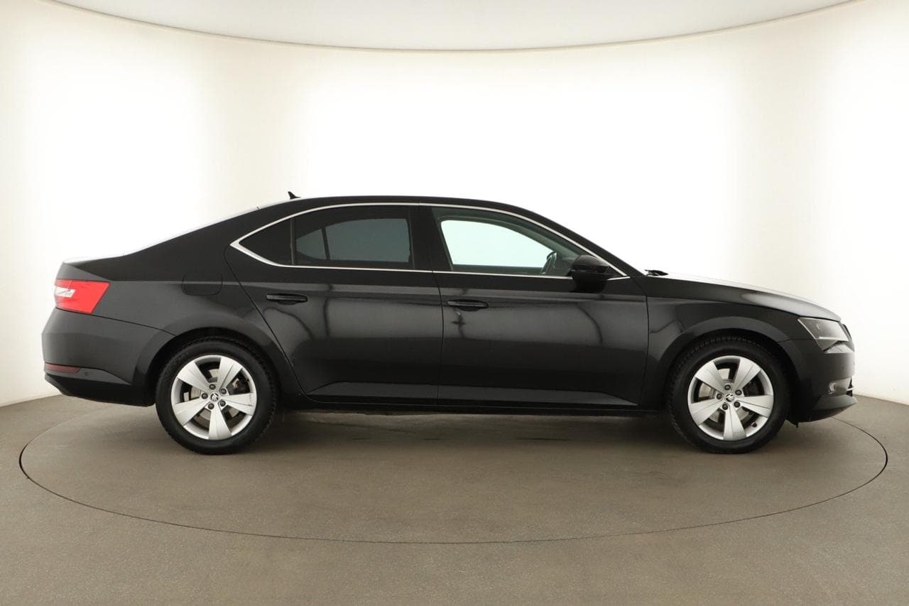 2016 Škoda SUPERB - 8