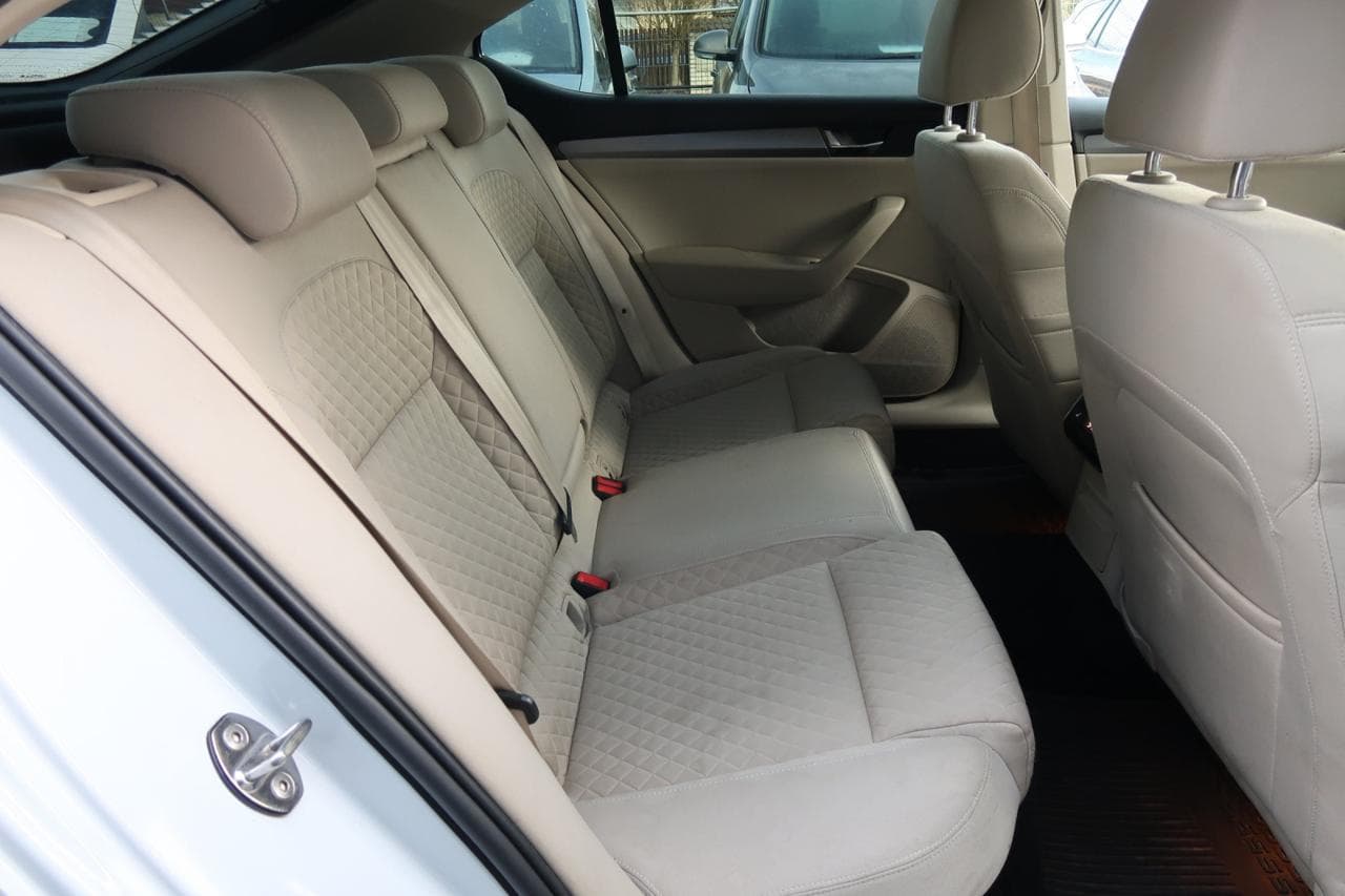2019 Škoda SUPERB - 13