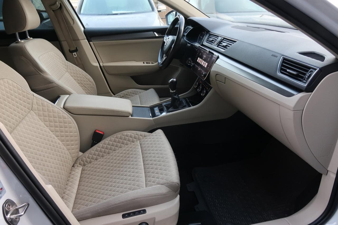 2019 Škoda SUPERB - 12