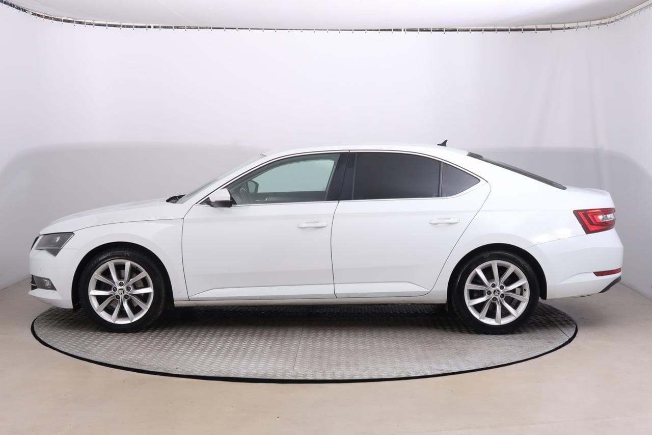 2019 Škoda SUPERB - 4