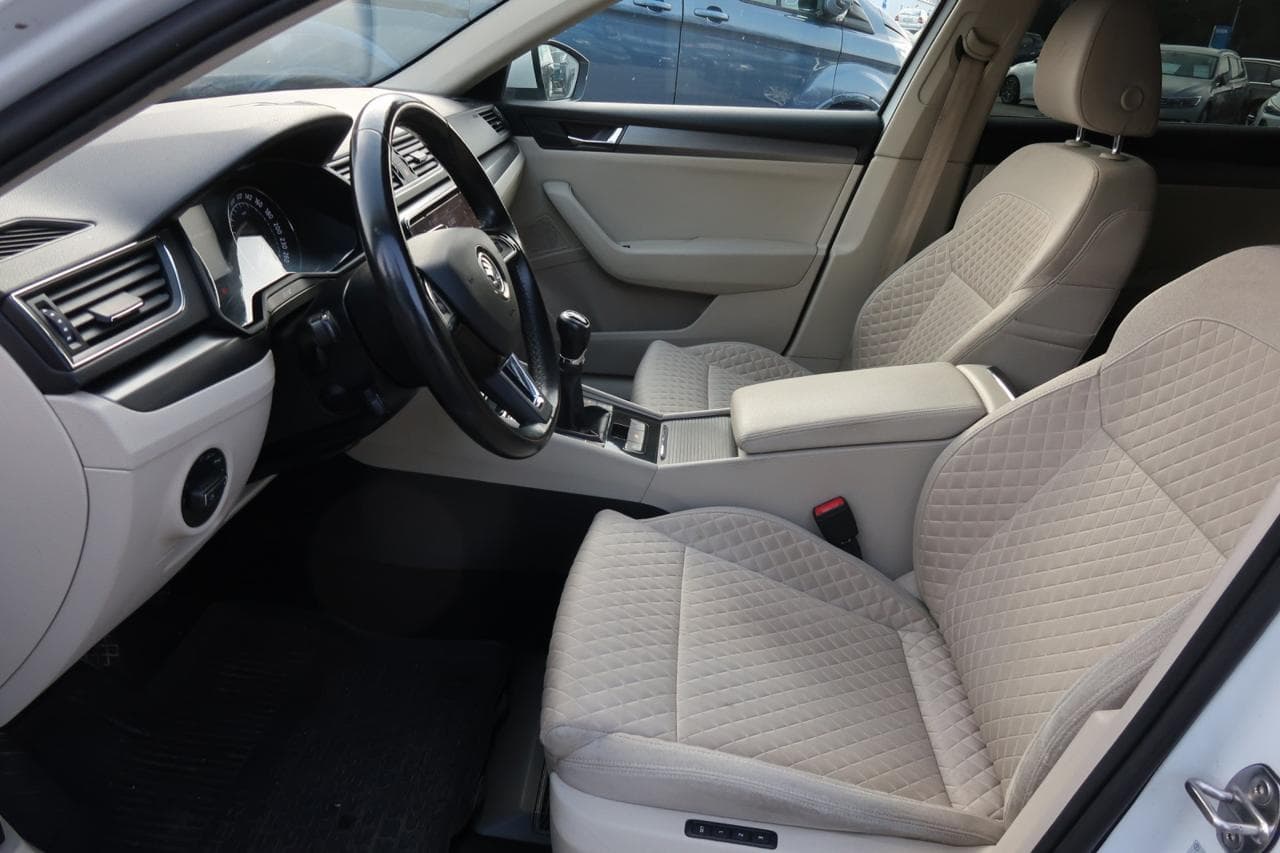 2019 Škoda SUPERB - 16