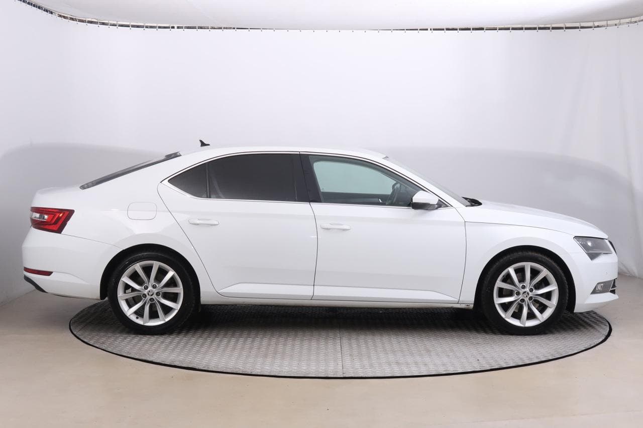 2019 Škoda SUPERB - 8